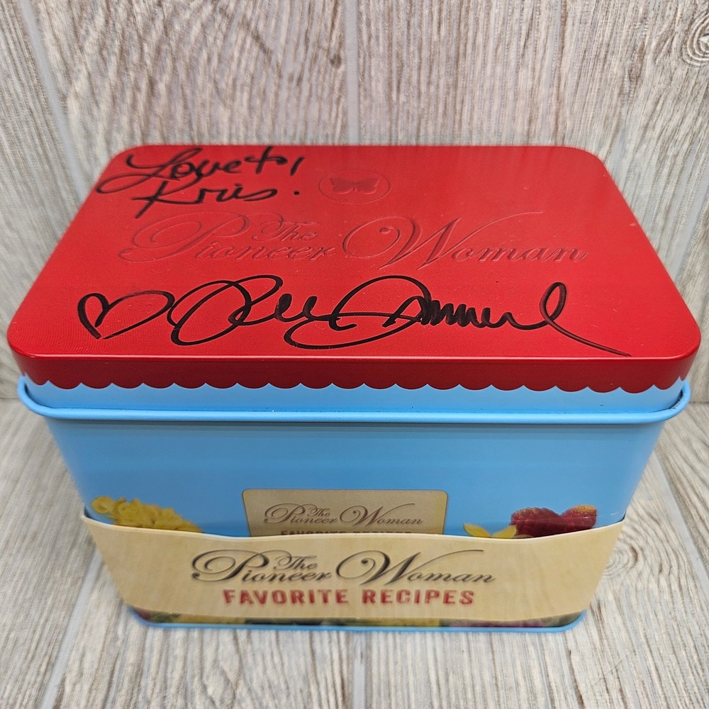 The Pioneer‎ Woman Favorite Recipes Tin Signed Ree Drummond Red Blue Floral 2018